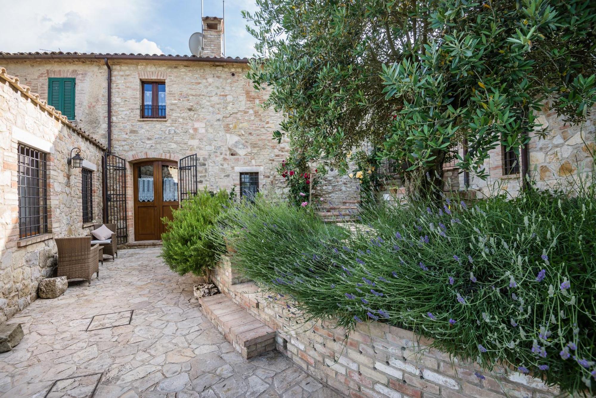 Borgocuore Todi Bagian luar foto